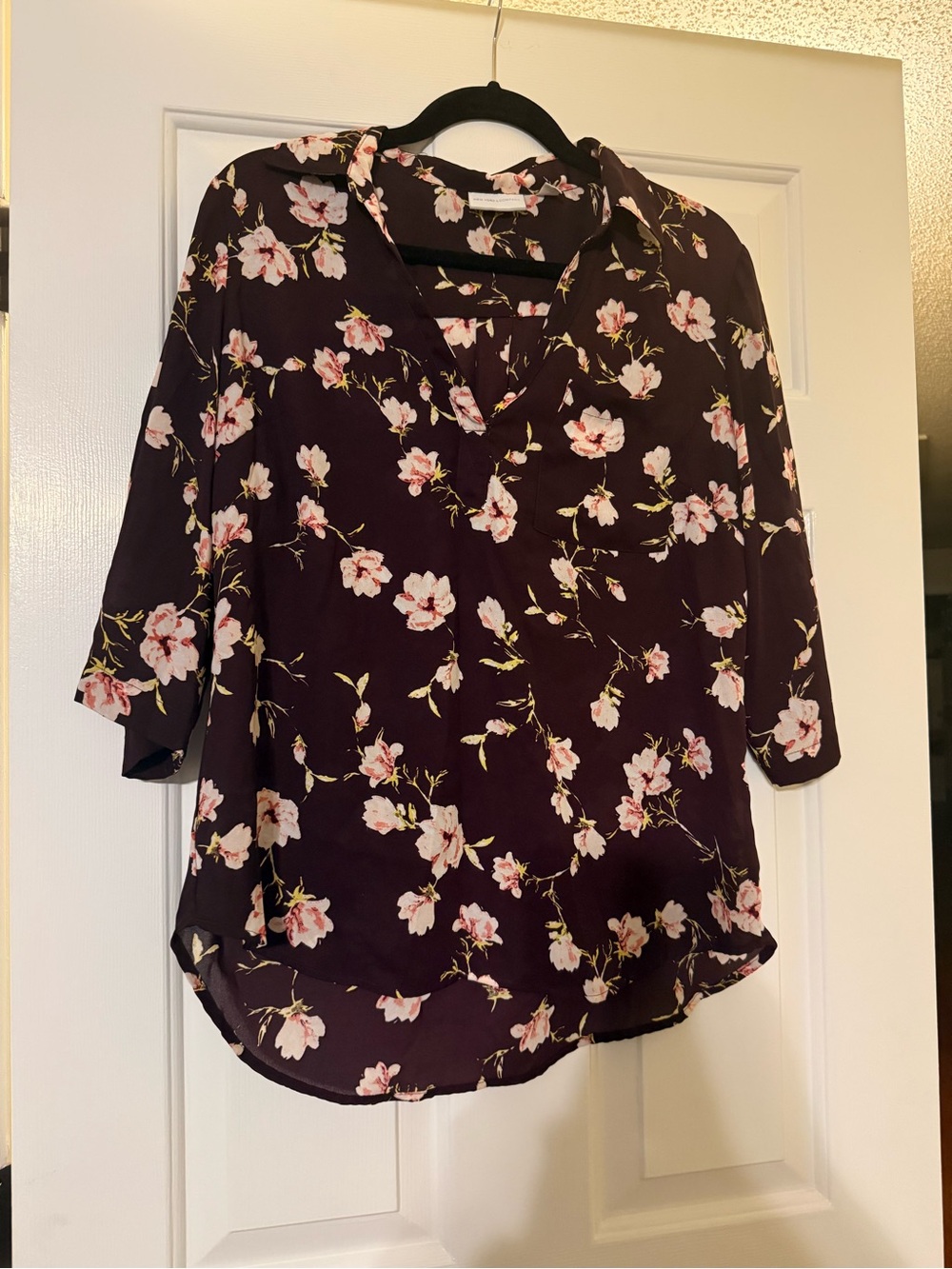 New York & Company Burgundy Floral Roll Tab Sleeve Tunic Blouse M EUC